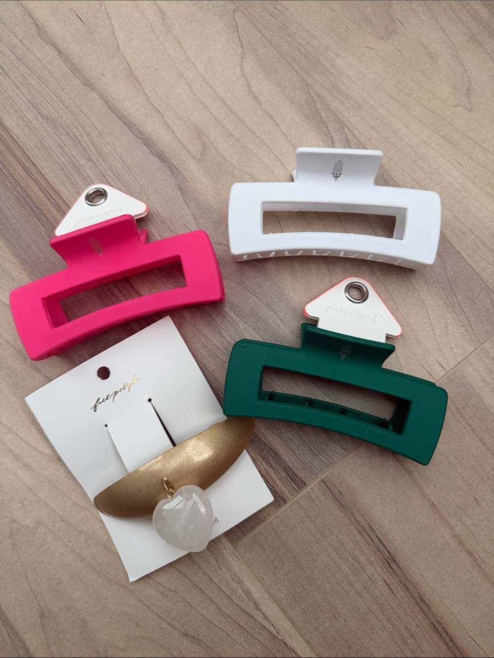 Free People Hair Claw Set in Hot Pink, White, Emerald Green & Heart Barrette